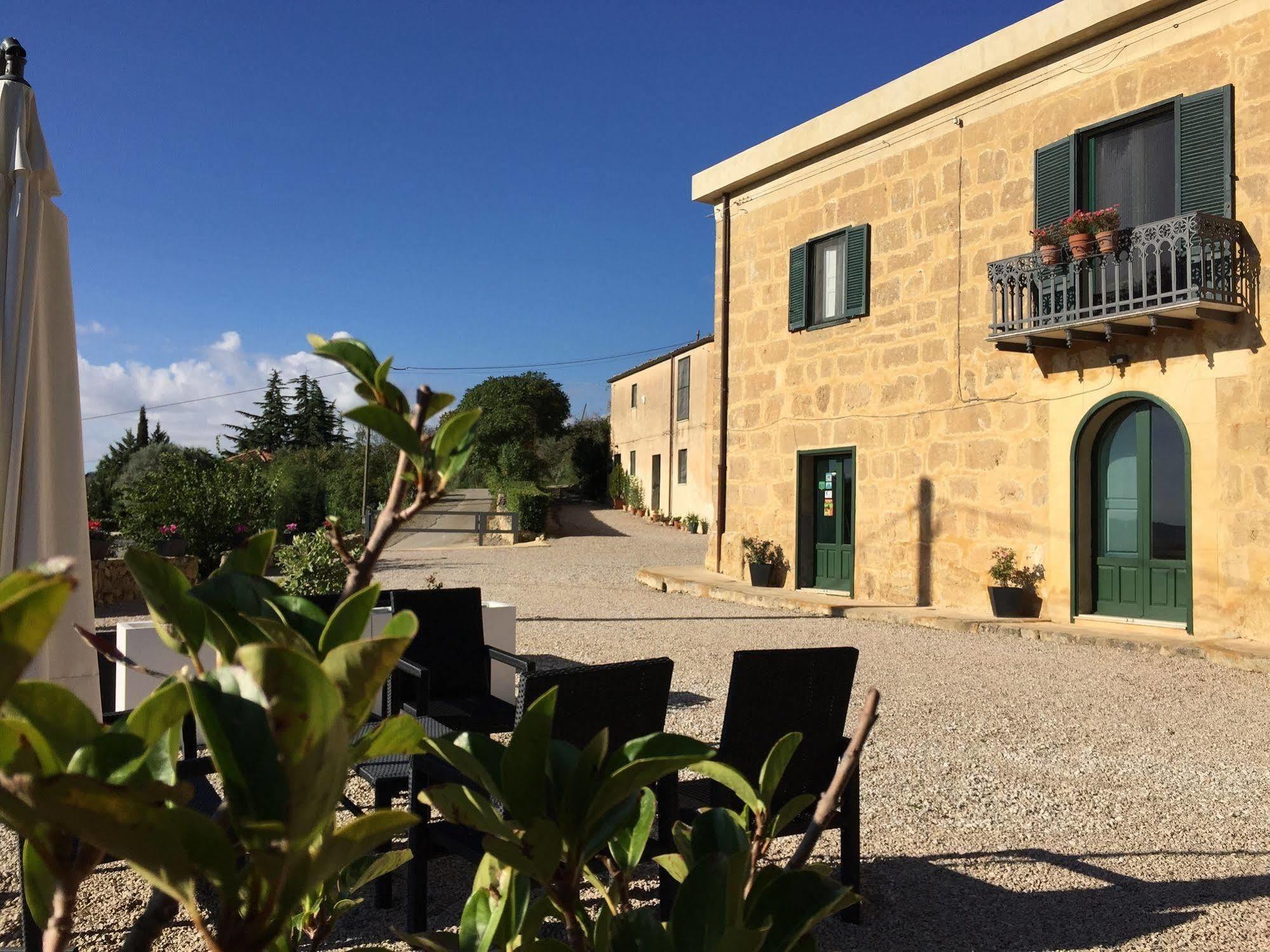 La Casa Del Poeta - Pergusa Bed & Breakfast 3*